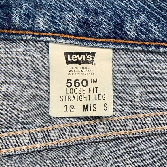 Levi's Women's 560 Loose Fit Straight Leg Denim Jeans - Picture 9 of 10